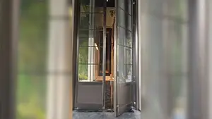 Поворотные двери с центральным Pivot-механизмом